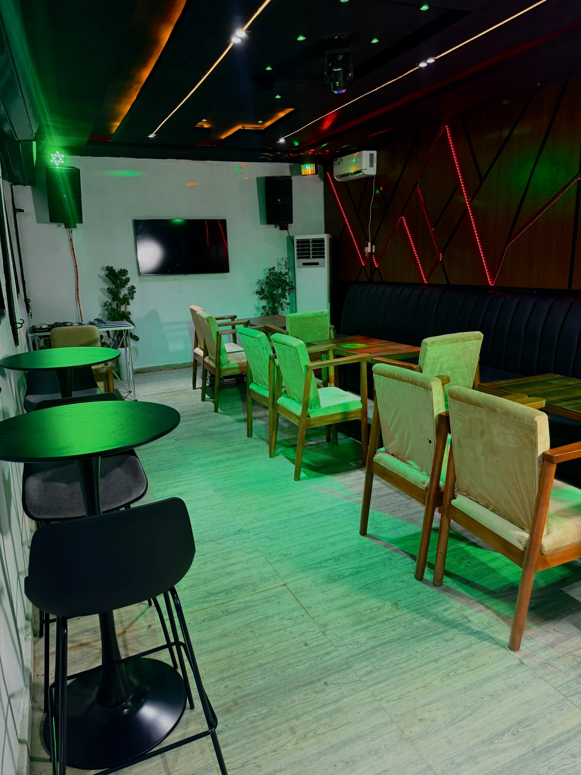 D Pleasant Lounge at Brand Sport Yard